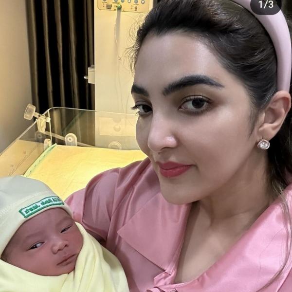 Artis masih cantik meski sudah jadi nenek.(foto: imstagram)