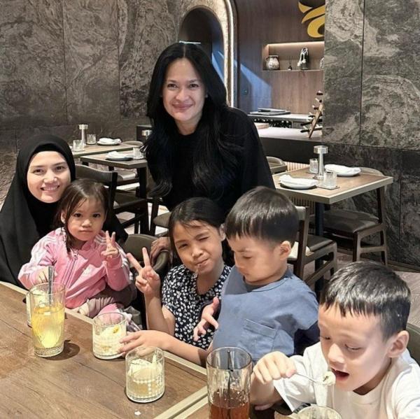 Artis masih cantik meski sudah jadi nenek.(foto: imstagram)