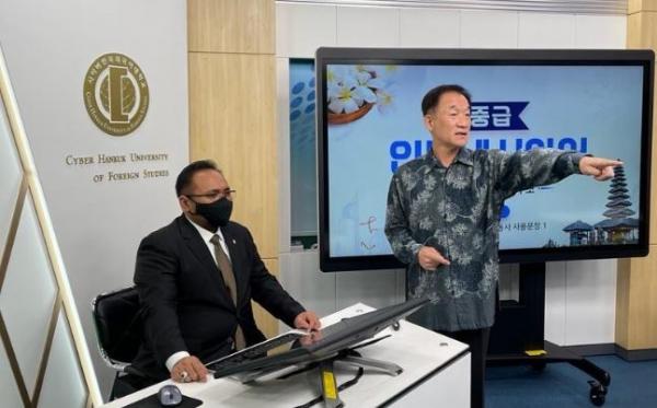 Menteri Agama Yaqut Cholil Qoumas saat studi banding di Universitas Hankuk, Seoul, Korea Selatan. (Foto: MPI)
