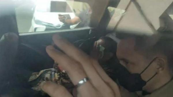 ketua_kpk_firli_bahuri_sembunyi_di_mobil