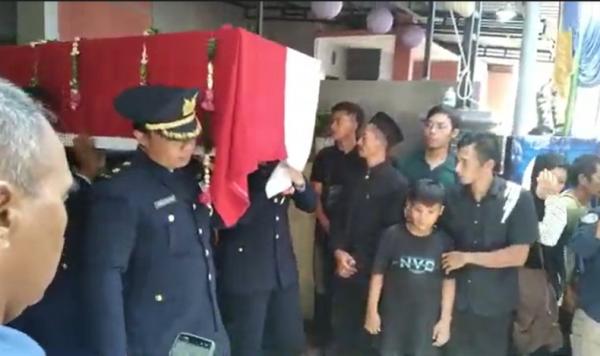 Tangis Pilu Sambut Kedatangan Jenazah Korban Pesawat TNI AU Mayor Yuda Anggara Seta di Magetan