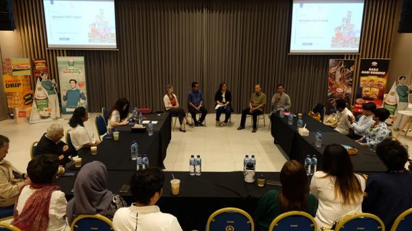 Rangkaian acara deklarasi yang dihadiri oleh para kolaborator project pengurangan sampah plastik. (Foto: dok PT Sasa Inti)