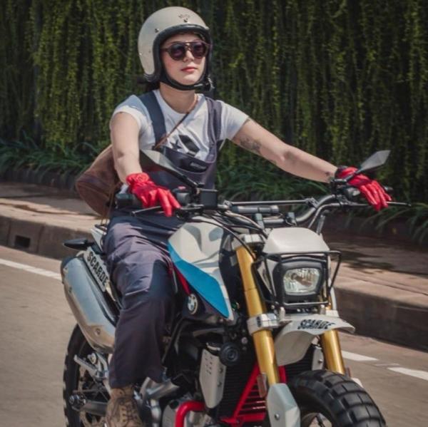 Artis cantik anak motor. (Foto: instagram)