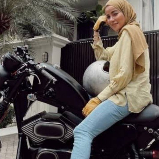Artis cantik anak motor. (Foto: instagram)