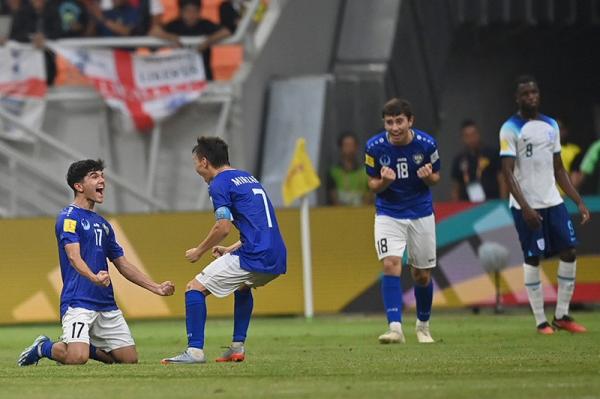 ant_uzbekistan_vs_inggris__2_