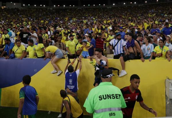 Kick Off Duel Argentina Vs Brasil Sempat Tertunda karena Suporter Rusuh