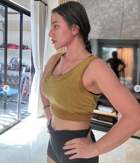 Potret Nora Alexandra. 