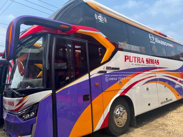 Bus Hino 5