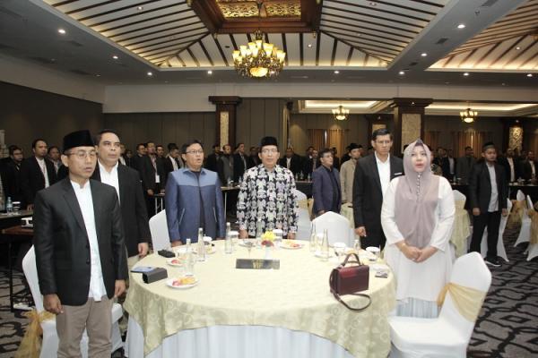 Peserta CEO OPZ Forum Peserta CEO OPZ Forum menyanyikan lagu Indonesia Raya. (Foto: iNews.id Media Group/Yohanes Demo)