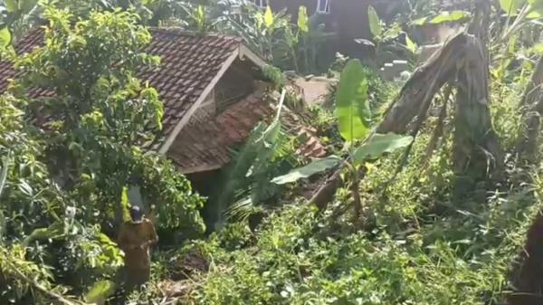 Tebing 30 Meter Longsor Timbun Rumah Dan Jalan Desa Di Cugenang Cianjur