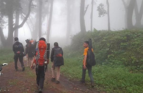 Dibayangi Awan Panas Gunung Marapi, Basarnas Kesulitan Evakuasi 26 Pendaki