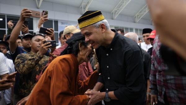 Intip Foto-Foto Tokoh Adat Sasak dan Warga Lombok Sambut Ganjar Gegap Gempita