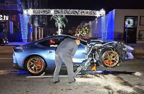 Rusak Parah, Mobil Sport Rp6,6 Miliar Milik Aktor Black Panther Tabrak Mobil Kia