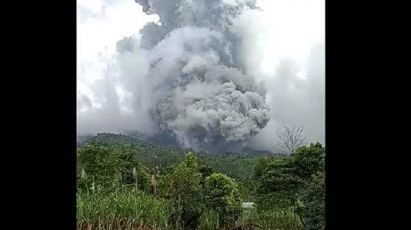 Update Erupsi Gunung Marapi Pagi Ini: 45 Kali Letu Update Erupsi Gunung Marapi Pagi Ini: 45 Kali Letusan sempat Hujan Kerikil (Foto: Istimewa)