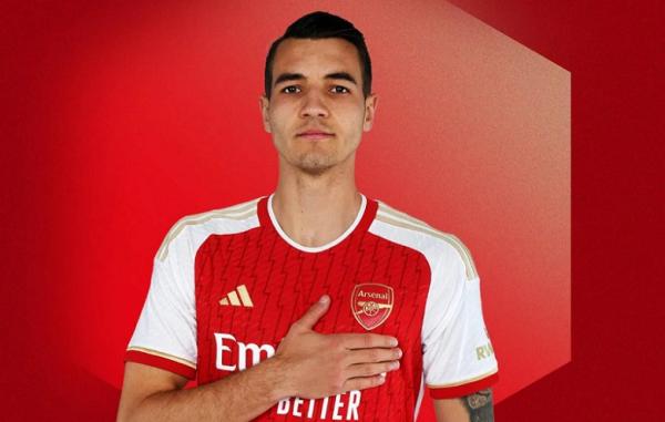 Jakub Kiwior dilepas permanen Arsenal ke FC Porto. (Foto: Arsenal)