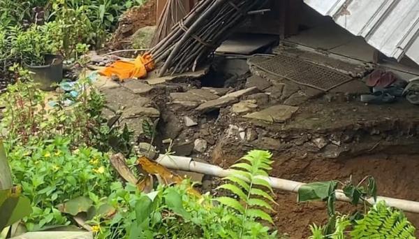 Rumah Di Jembangan Banjarnegara Rusak Akibat Tanah Gerak Dan Longsor