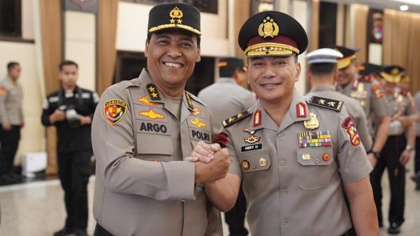 Irjen Herry Heryawan (kanan) (dok. Polri)