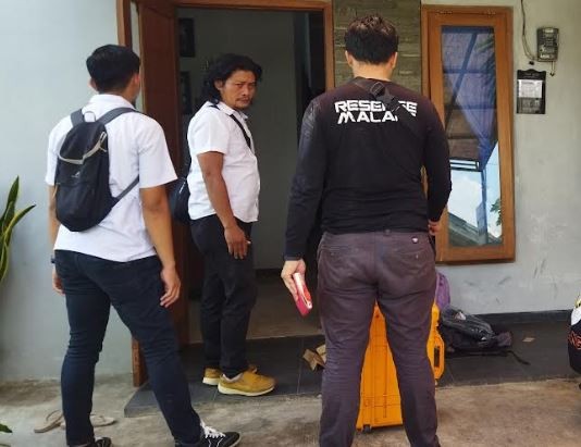 Polisi_Olah_TKP_Guru_SD_Tewas