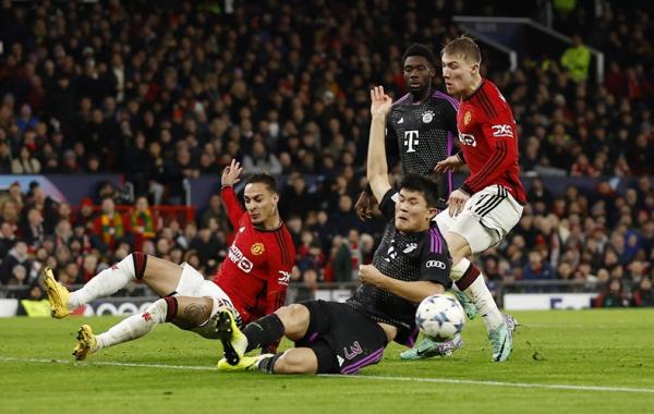 Bayern Munchen menang tipis 1-0 atas Manchester United di Liga Champions 2023-2024. Kekalahan ini membuat Man United berada di dasar klasemen. (foto: REUTERS)