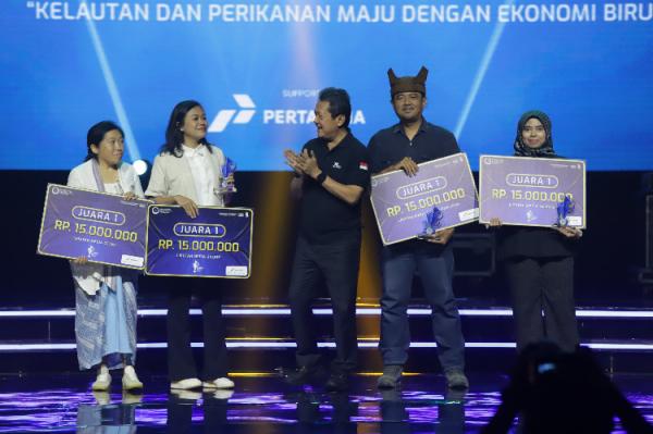 Para pemenang lomba Anugerah Jurnalistik Sahabat Bahari (AJSB) Tahun 2023. (Foto: dok KKP)