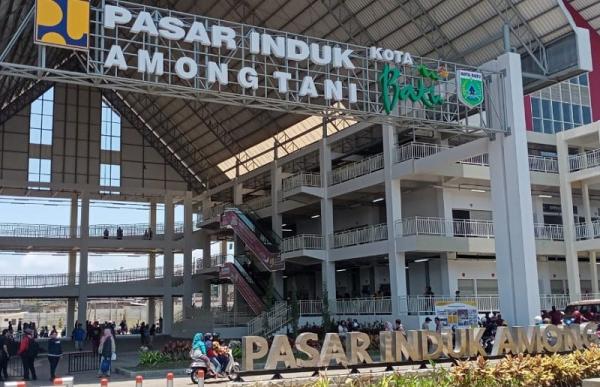 Pasar Induk Among Tani, Kota Batu, Jawa Timur.