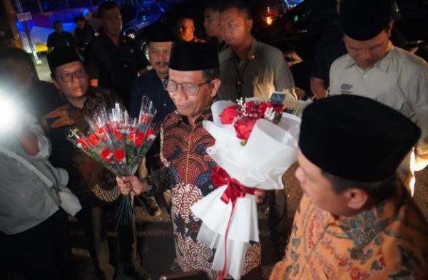 Mahfud MD Hadiri Dialog Kebangsaan di UMSB, Mahasiswa: Bapak Jenderal Penegakan Hukum