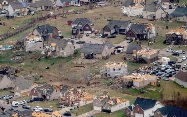 Ajaib, Bayi 4 Bulan Ditemukan Selamat di Pohon usai Hilang Tersapu Tornado