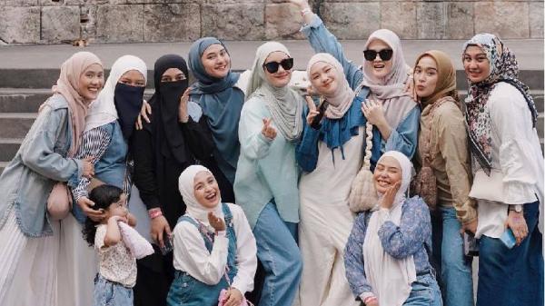 Berlibur ke taman hiburan (Foto: @dindahw)