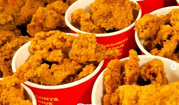 Ayam goreng jadi makanan nikmat saat meriang. 