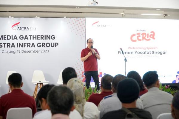 Sambutan CEO Astra Infra Group CEO ASTRA Infra, Firman Yosafat Siregar sampaikan sambutan pada Media Gathering dan Gelar Pasukan Nataru ASTRA Infra Group di Kantor Ruas Tol Tangerang-Merak, Ciujung, Serang (19/12/2023). (Foto: dok ASTRA Infra)