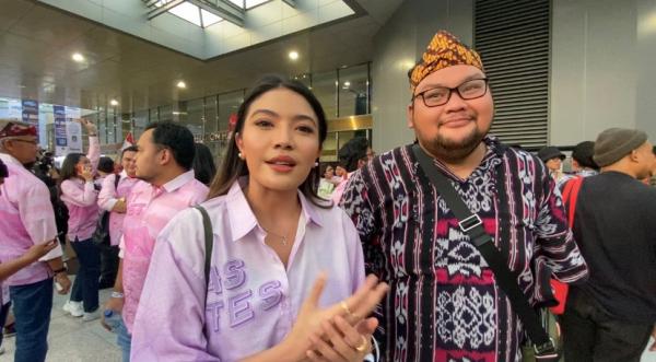 Fico Fahriza Pakai Baju Adat Sumba di Debat Cawapres, Siap Dukung Mahfud MD 