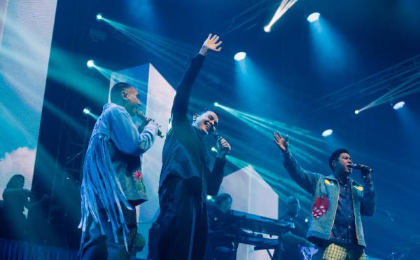 RAN The Sweet Seventeen Show ft Tulus Tulus hadir di sesi kolaborasi pertunjukan RAN The Sweet Seventeen Show. (Foto: dok Antara Suara)