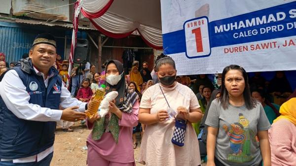 Aksi Nyata Caleg Perindo Muhammad Sopiyan Gelar Bazar Sembako Murah Di Duren Sawit Jaktim