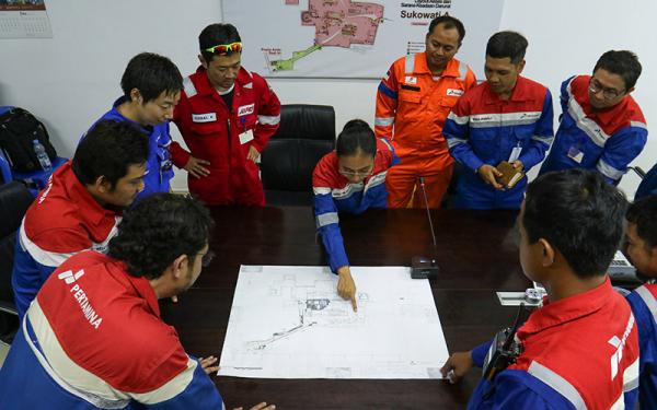 Pekerja lintas fungsi membahas teknologi Carbon Capture Utilization and Storage (CCUS) di Pertamina EP Sukowati Field