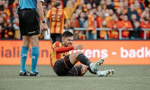 Sandy Walsh Bek Timnas Indonesia Sandy Walsh cuma bermain 45 menit saat klubnya KV Mechelen dikalahkan Charleroi 1-3 pada laga lanjutan Liga Belgia, Kamis (28/12/2023)  (Foto: Instagram/sandywalsh)