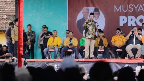 Kampanye di Banyuwangi, Mahfud MD Jelaskan Cara Bebaskan Utang Petani dan Nelayan