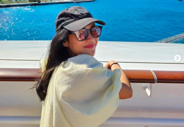 Potret artis cantik memilih rayakan Tahun Baru di luar negeri. (foto: Instagram)