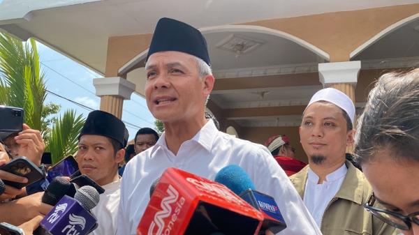 Ganjar Heran Satpol PP Garut Dukung Gibran Tak Segera Ditindak: Di Mana Jurdilnya? Ganjar Heran Satpol PP Garut Dukung Gibran Tak Segera Ditindak: Di Mana Jurdilnya?