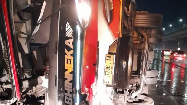 bus_kecelakaan_di_tol_japek_foto_istimewa