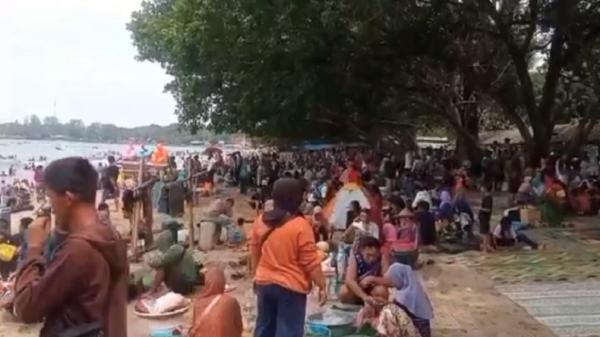Libur Tahun Baru, 5 Bocah Tersesat saat Wisata di Pantai Carita Banten<