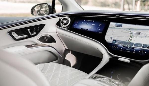 Rizal Ra Mercedes Benz EQS