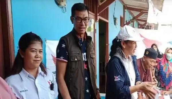 Caleg DPR RI Perindo Sururi Alfaruq Terkesan Lihat Ibu-Ibu Antusias Ikut Bazar Murah