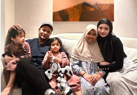 Pasangan artis sudah cerai masih rukun. (Foto: instagram)