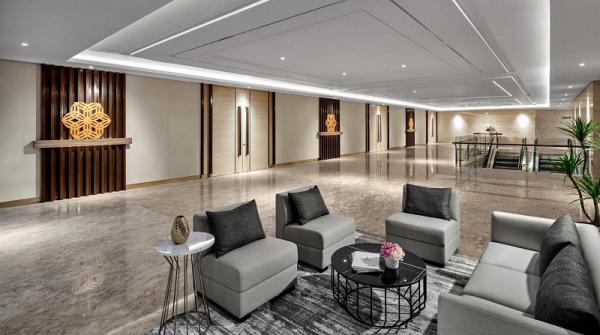 Aryanusa Ballroom Foyer dengan design modern sekaligus menunjukkan identitas lokal Nusantara. (Foto: dok Menara Danareksa)
