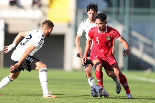 Timnas Indonesia kalah 1-2 atas Libya di laga uji coba. Beberapa upaya Indonesia menyamakan kedudukan terhalang kokohnya pertahanan Libya. (foto: PSSI)