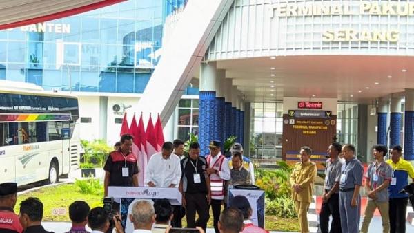 Jokowi Resmikan Revitalisasi Terminal Pakupatan Di Serang Banten