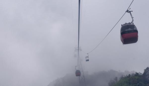 Ngeri! Gondola Jatuh Bersama Penumpang di Pegunungan Alpen 