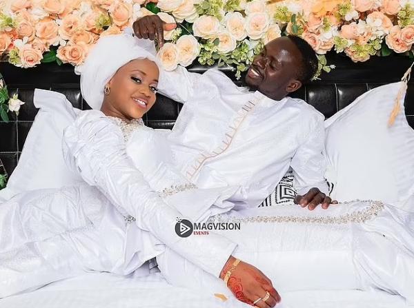 Sadio Mane menikah 2 Sadio Mane sudah mengincar Aisha sejak gadis itu masih remaja. (Foto: @Magvision_Evens_Officiel)