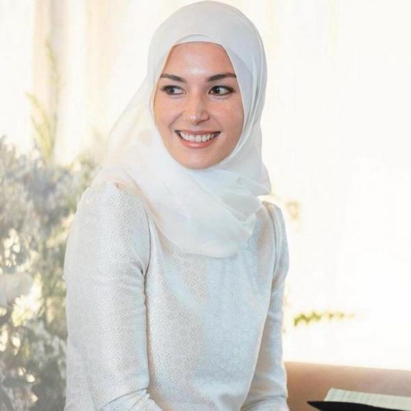 Potret Cantik Anisha Calon Istri Pangeran Mateen. (Foto: instagram)