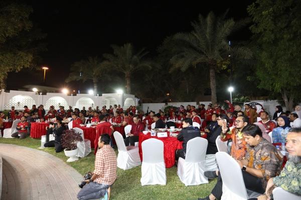 Suasana keakraban Welcoming Dinner bagi para Pemain Timnas Indonesia itu KBRI Doha di Wisma Duta, Doha, Qatar, Rabu (10/1/2024) malam waktu setempat. (Foto: KBRI Doha)